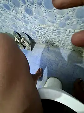 Snapshot of divyansh_hyderabadi chatting on December 5, 7:16 am divyansh hyderabadi online show from December 5, 7:16 am