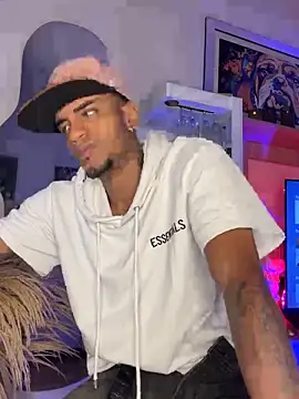 AaronCruz  online show from October 10, 5:45 am