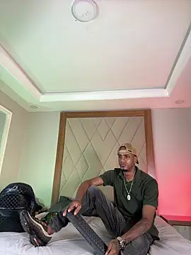 AaronCruz  online show from March 15, 4:20 am