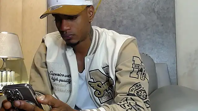 AaronCruz  online show from November 5, 9:28 pm