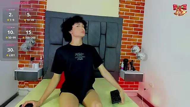 appolo jay online show from December 12, 7:04 pm