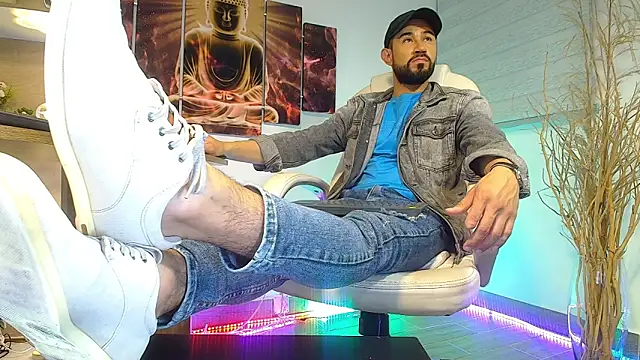 Snapshot of alessandro_wye chatting on March 19, 9:38 am alessandro wye online show from March 19, 9:38 am