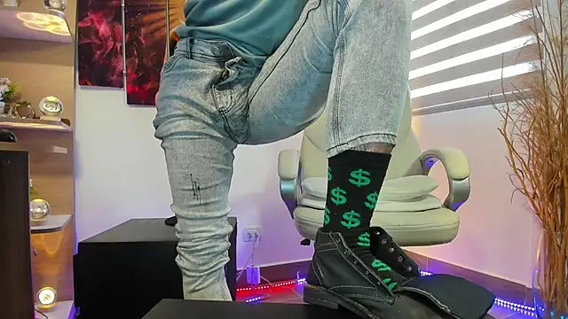 Snapshot of alessandro_wye chatting on March 3, 6:50 pm alessandro wye online show from March 3, 6:50 pm