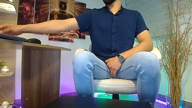 Snapshot of alessandro_wye chatting on March 18, 4:51 am alessandro wye online show from March 18, 4:51 am