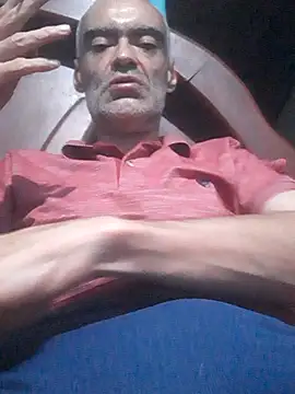 hugosafado333 online show from October 18, 7:46 am