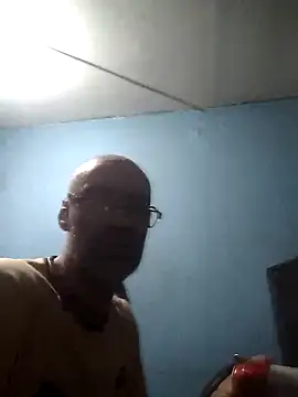 hugosafado333 online show from December 4, 3:26 am