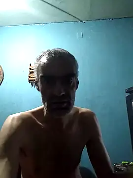 hugosafado333 online show from September 25, 3:49 am