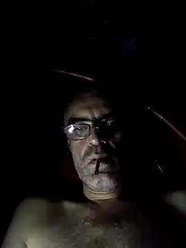 hugosafado333 online show from January 18, 7:15 am