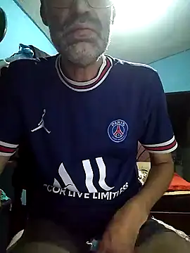 hugosafado333 online show from February 13, 3:18 am