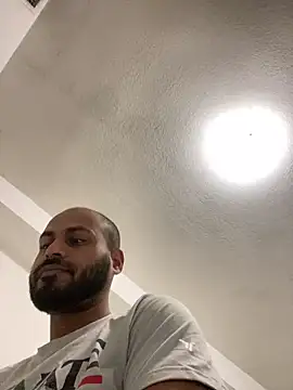 islandvybee55 online show from January 4, 6:19 am