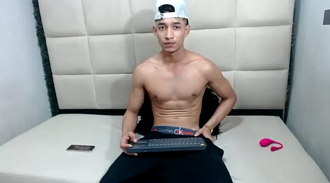 jose sexycumm online show from December 24, 7:55 pm