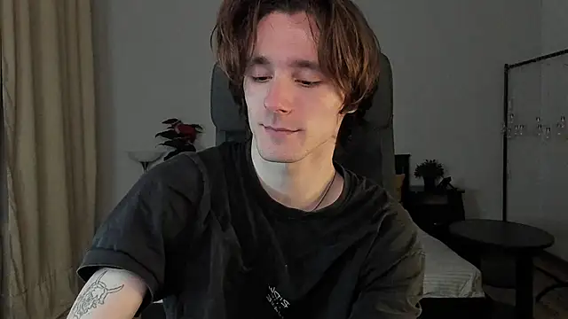 Snapshot of misterhult chatting on December 12, 6:25 am misterhult online show from December 12, 6:25 am