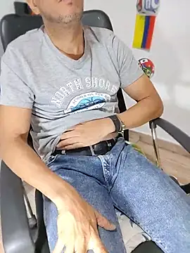 latinmartin73 online show from July 14, 3:11 am