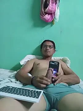 Andresguz35 online show from December 5, 5:58 am