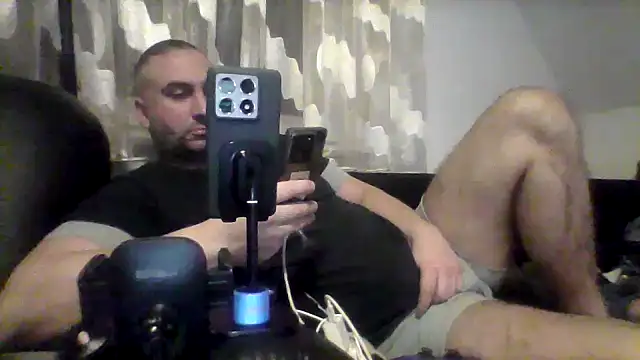 Snapshot of NewyorkDimi chatting on December 13, 2:54 am NewyorkDimi online show from December 13, 2:54 am