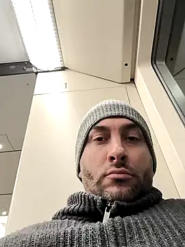 Snapshot of NewyorkDimi chatting on December 3, 11:24 pm NewyorkDimi online show from December 3, 11:24 pm