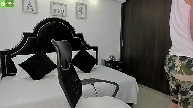 Snapshot of MaxxiCruz chatting on February 17, 5:32 pm MaxxiCruz online show from February 17, 5:32 pm