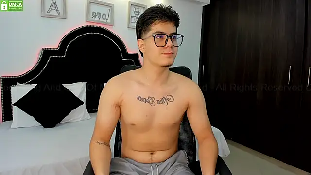 Snapshot of MaxxiCruz chatting on March 21, 1:45 am MaxxiCruz online show from March 21, 1:45 am