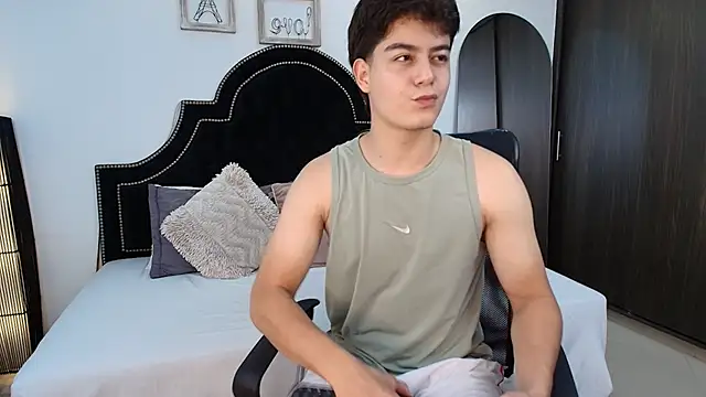 Snapshot of MaxxiCruz chatting on September 13, 1:50 am MaxxiCruz online show from September 13, 1:50 am