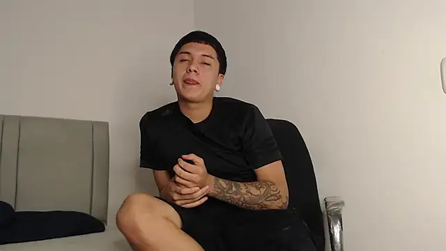 alex-lover online show from April 21, 2:51 am