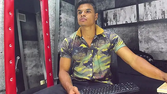 Derek Lustfordx online show from December 30, 11:15 am