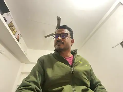 Snapshot of real_meet_girl_finding_in chatting on December 26, 9:55 am real meet girl finding in online show from December 26, 9:55 am
