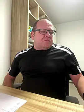 coupleLatinaLovers online show from January 6, 6:28 am