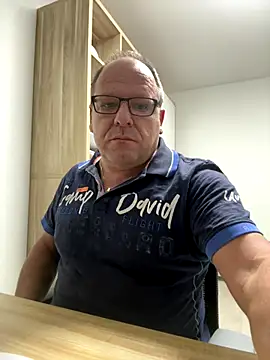 coupleLatinaLovers online show from October 17, 5:33 am