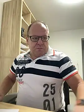 coupleLatinaLovers online show from October 16, 5:15 am