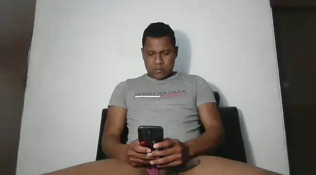 Snapshot of latinblack01 chatting on February 11, 5:05 am latinblack01 online show from February 11, 5:05 am