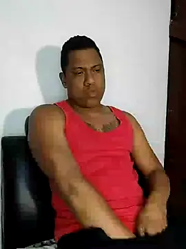 Snapshot of latinblack01 chatting on December 11, 4:40 am latinblack01 online show from December 11, 4:40 am