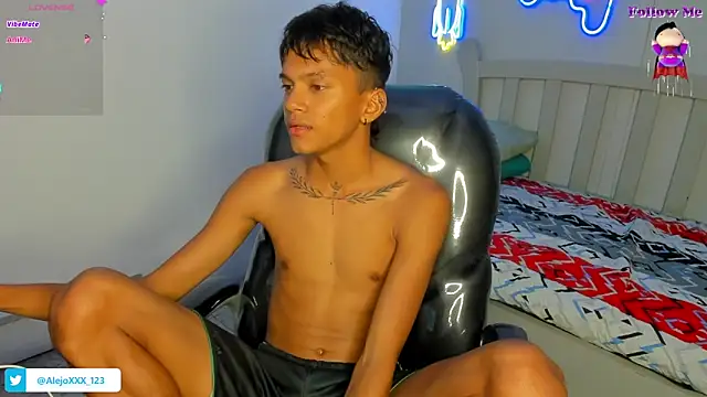 loistwink  online show from October 29, 4:26 am