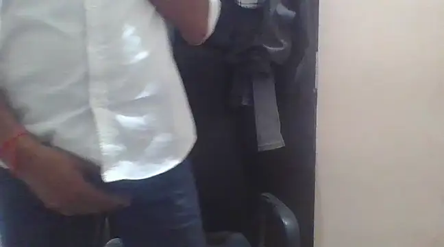 Snapshot of AuntyLover_BhabhiLover_ chatting on March 11, 1:56 pm AuntyLover BhabhiLover online show from March 11, 1:56 pm