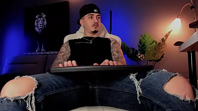 uptomatty online show from February 9, 8:19 am