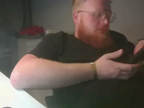 Snapshot of 1212lukasz chatting on November 1, 5:00 am 1212lukasz online show from November 1, 5:00 am