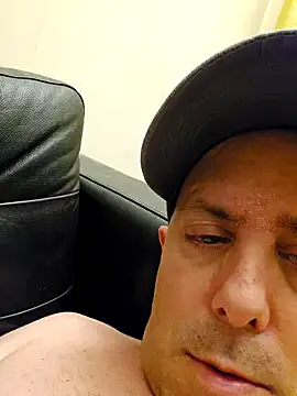 HeteroHotGuy1 online show from December 5, 9:17 pm