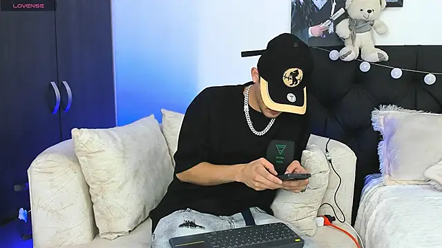 Snapshot of PhilipRich chatting on January 10, 7:54 pm PhilipRich online show from January 10, 7:54 pm