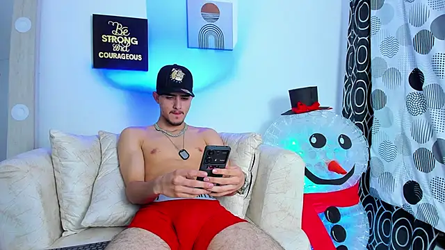 Snapshot of PhilipRich chatting on December 11, 1:39 am PhilipRich online show from December 11, 1:39 am