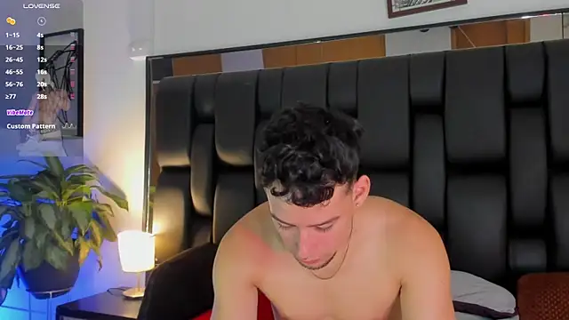 JadeSmiith  online show from December 5, 11:01 pm