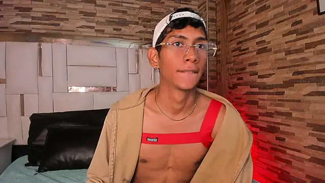 Nick Collins18 online show from November 29, 10:01 pm