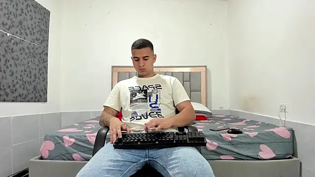 simookeler online show from December 19, 10:17 pm