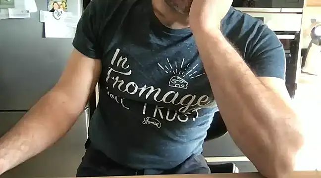 Snapshot of unconnudu21000 chatting on December 11, 10:26 am unconnudu21000 online show from December 11, 10:26 am