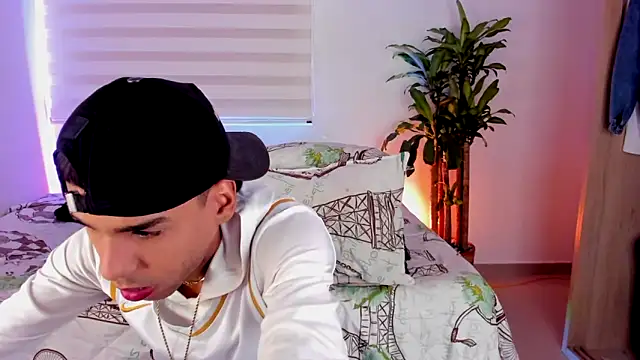 aldrinwhite online show from October 20, 5:50 pm