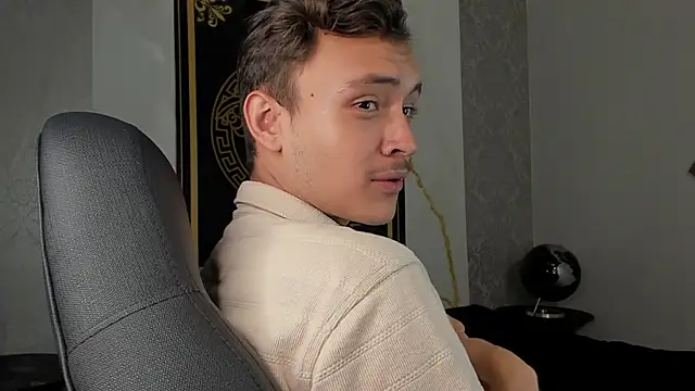 Snapshot of Desmon_Clark chatting on January 3, 7:50 pm Desmon Clark online show from January 3, 7:50 pm