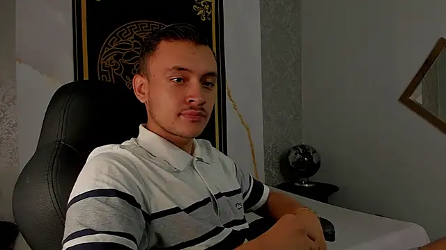 Snapshot of Desmon_Clark chatting on March 2, 7:52 pm Desmon Clark online show from March 2, 7:52 pm