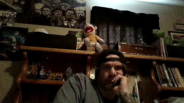 Snapshot of clitstitsandbongrips chatting on December 5, 9:17 pm clitstitsandbongrips online show from December 5, 9:17 pm