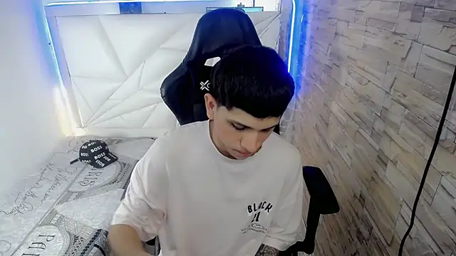 Brayan lopezz online show from December 4, 1:53 pm