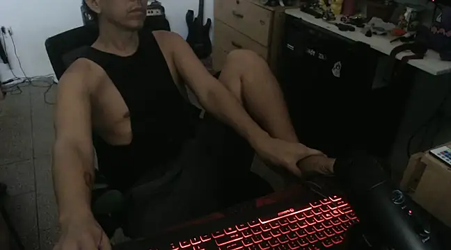 Snapshot of Pit_xxz chatting on December 3, 4:39 pm Pit xxz online show from December 3, 4:39 pm