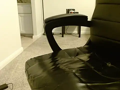 GirthBullger4You online show from October 4, 7:24 am