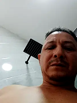 Snapshot of luchoarr chatting on February 8, 5:18 pm luchoarr online show from February 8, 5:18 pm